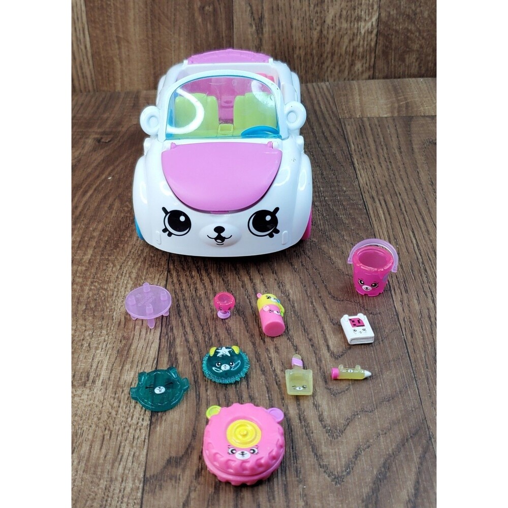 Shopkins Happy Places Rainbow Beach Convertible Rainbow Car and Accessories